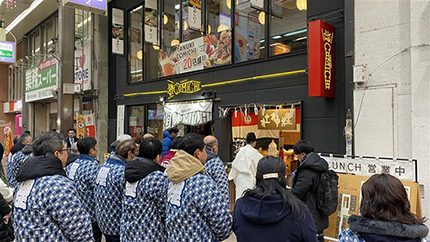 狸小路２丁目狸神社において狸小路商店街役員・各委員長たちが集まり「初狸祭」を執り行いました。